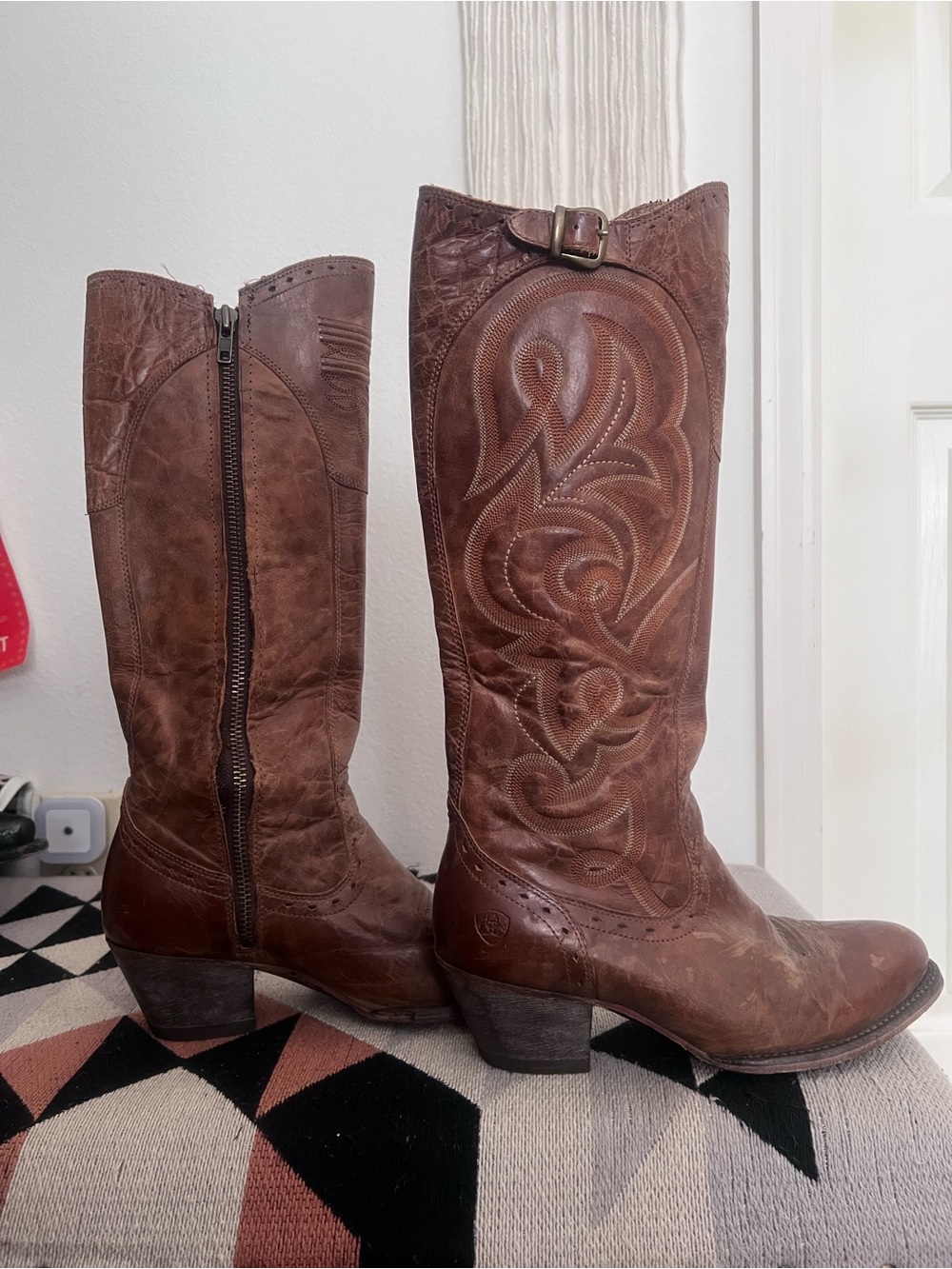 Ariat Genuine Leather Embroidered Tall Cognac Round Toe Western Boots GUC 9B